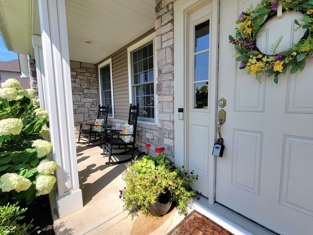 908 N Wild Pine Drive, Yorktown, IN 47396