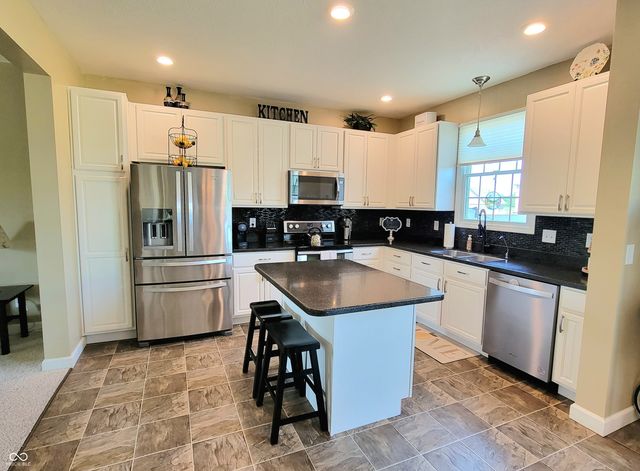 908 N Wild Pine Drive, Yorktown, IN 47396