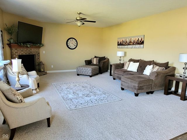 908 N Wild Pine Drive, Yorktown, IN 47396