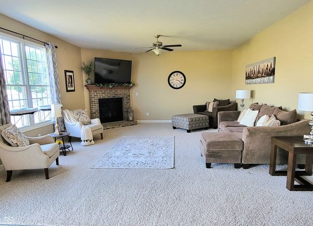 908 N Wild Pine Drive, Yorktown, IN 47396