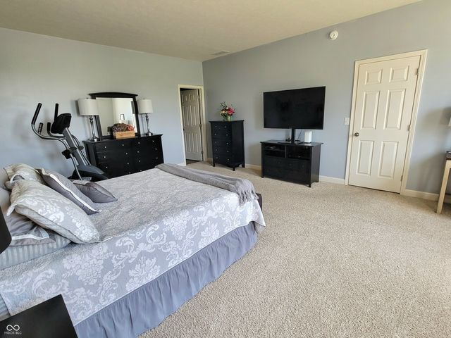 908 N Wild Pine Drive, Yorktown, IN 47396