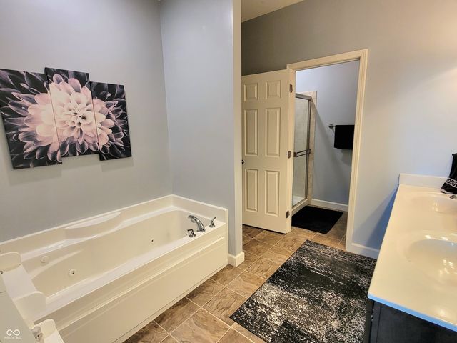 908 N Wild Pine Drive, Yorktown, IN 47396