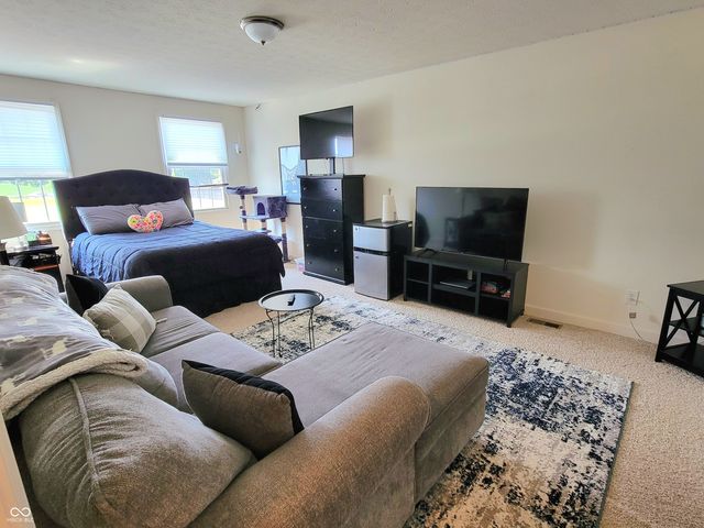 908 N Wild Pine Drive, Yorktown, IN 47396