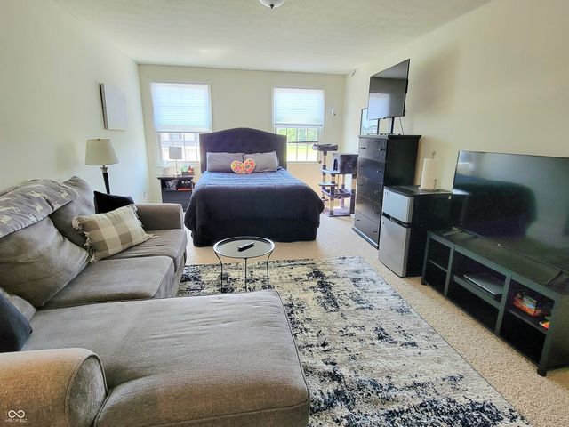 908 N Wild Pine Drive, Yorktown, IN 47396