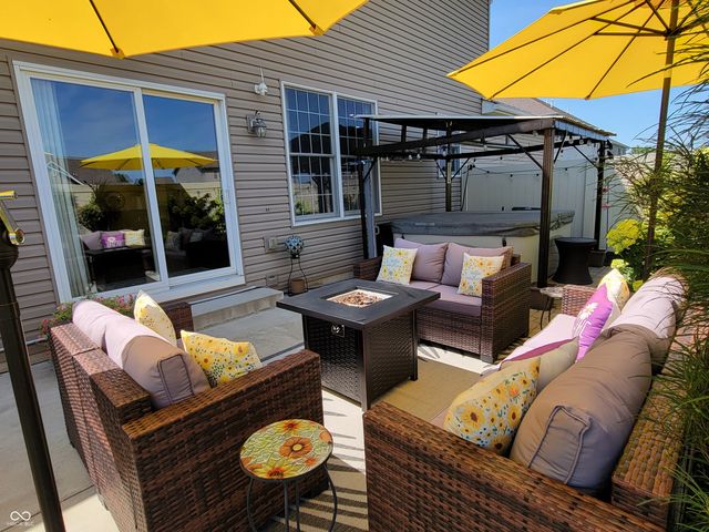 908 N Wild Pine Drive, Yorktown, IN 47396