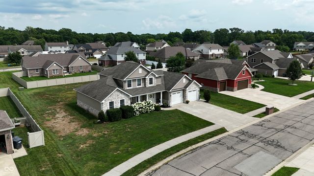 908 N Wild Pine Drive, Yorktown, IN 47396