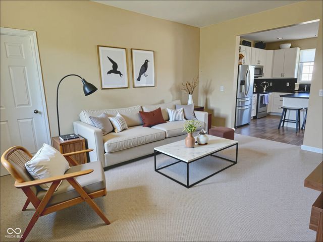 908 N Wild Pine Drive, Yorktown, IN 47396