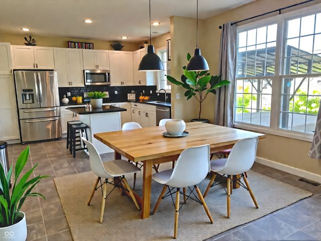 908 N Wild Pine Drive, Yorktown, IN 47396