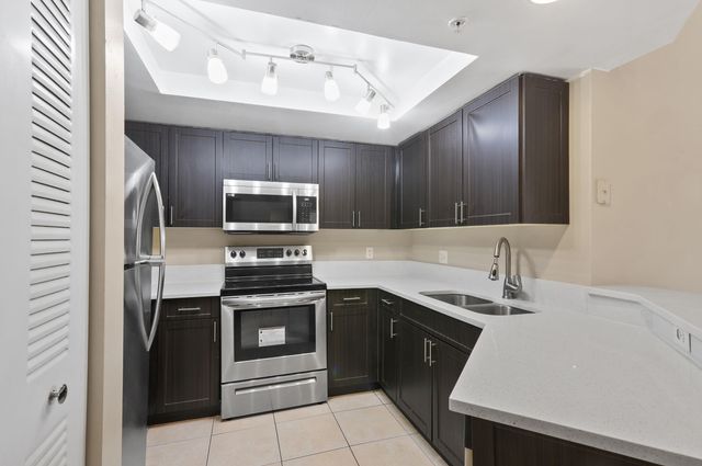 4159 N Haverhill Road 1319, West Palm Beach, FL 33417