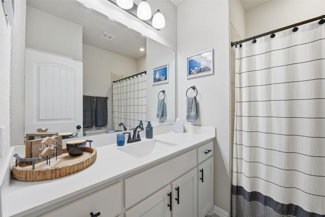 116 Oak Grove Drive, Rhome, TX 76078