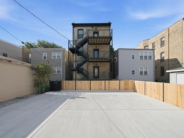 2442 W Wilson Avenue 3, Chicago, IL 60625