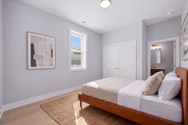 2442 W Wilson Avenue 3, Chicago, IL 60625