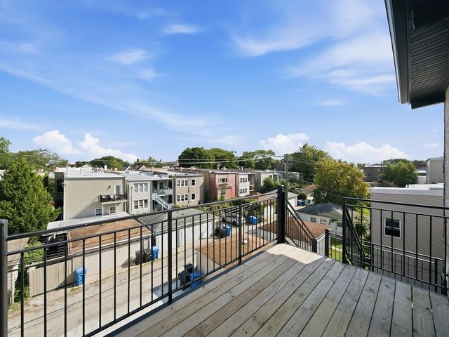 2442 W Wilson Avenue 3, Chicago, IL 60625