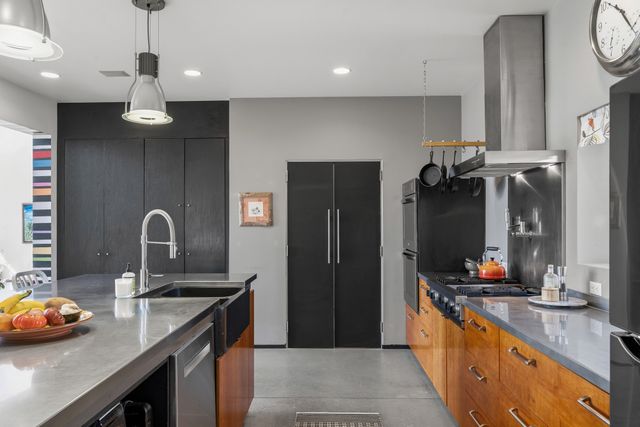 25 Camino Largo, Santa Fe, NM 87507