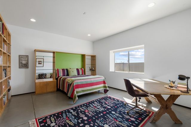 25 Camino Largo, Santa Fe, NM 87507
