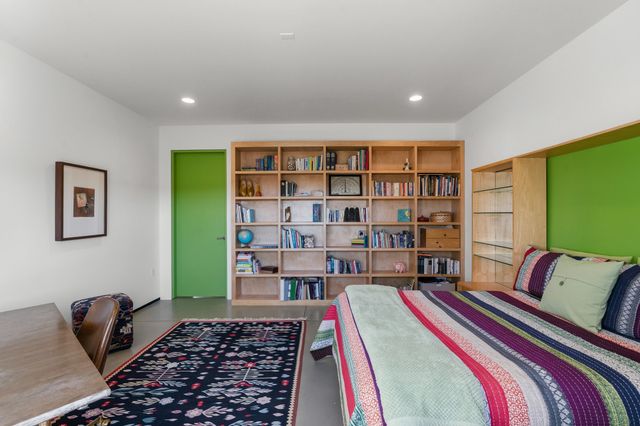 25 Camino Largo, Santa Fe, NM 87507
