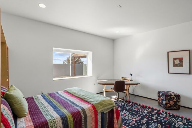 25 Camino Largo, Santa Fe, NM 87507