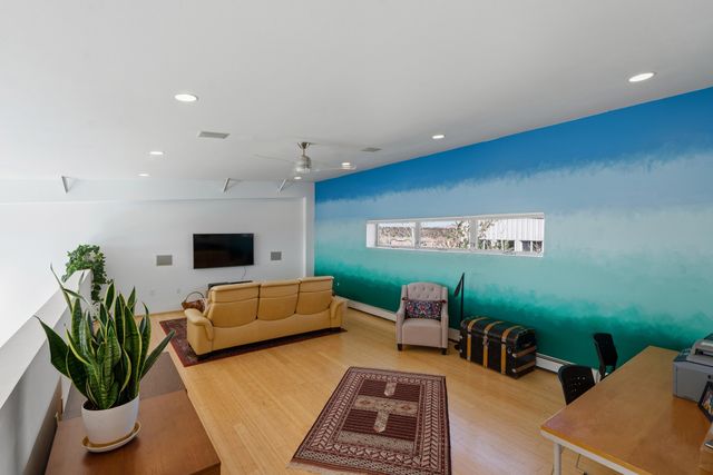 25 Camino Largo, Santa Fe, NM 87507