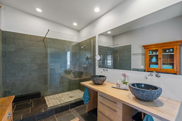 25 Camino Largo, Santa Fe, NM 87507
