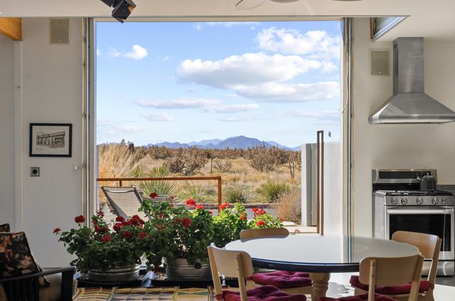 25 Camino Largo, Santa Fe, NM 87507