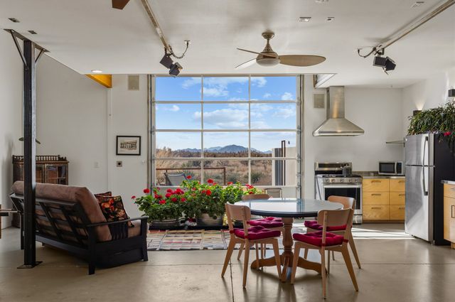 25 Camino Largo, Santa Fe, NM 87507