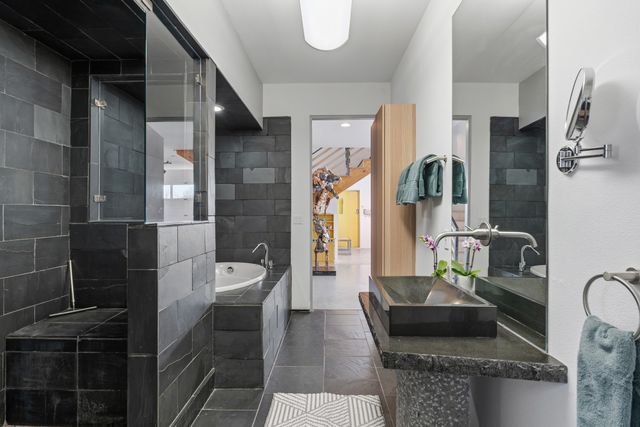 25 Camino Largo, Santa Fe, NM 87507