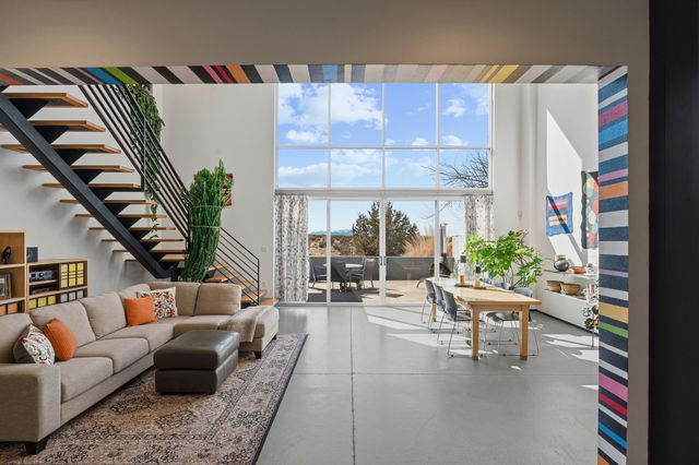25 Camino Largo, Santa Fe, NM 87507