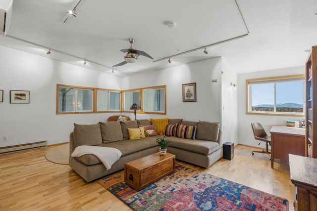 25 Camino Largo, Santa Fe, NM 87507