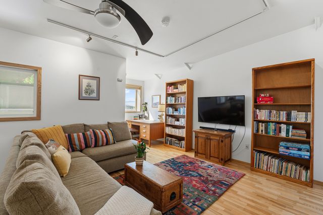 25 Camino Largo, Santa Fe, NM 87507