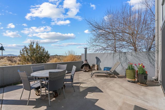 25 Camino Largo, Santa Fe, NM 87507
