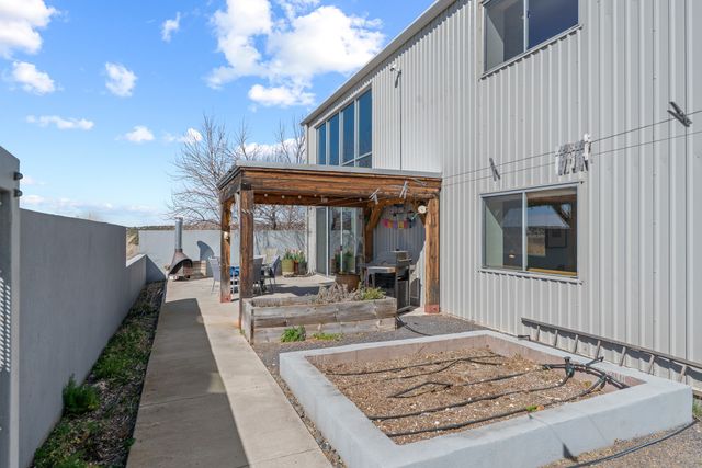 25 Camino Largo, Santa Fe, NM 87507