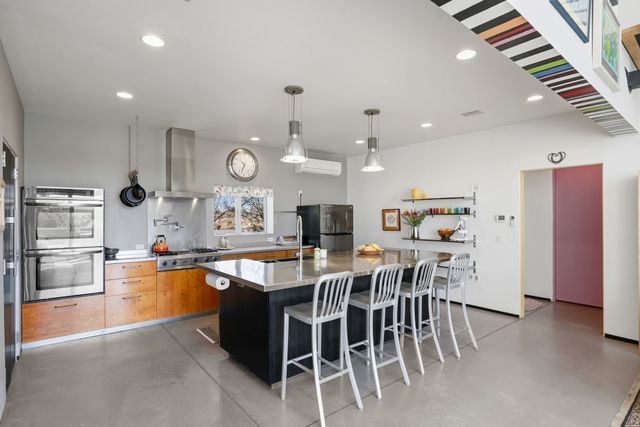 25 Camino Largo, Santa Fe, NM 87507