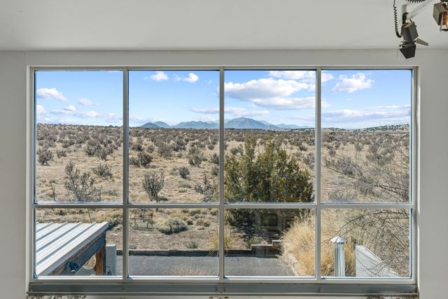 25 Camino Largo, Santa Fe, NM 87507