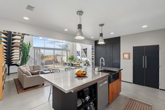 25 Camino Largo, Santa Fe, NM 87507