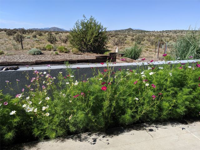 25 Camino Largo, Santa Fe, NM 87507