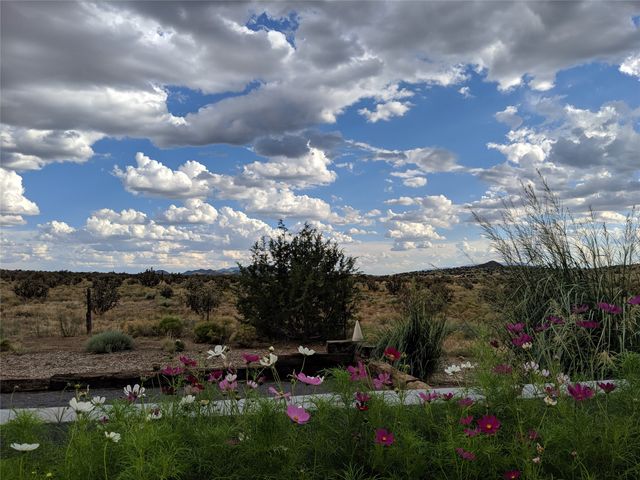 25 Camino Largo, Santa Fe, NM 87507