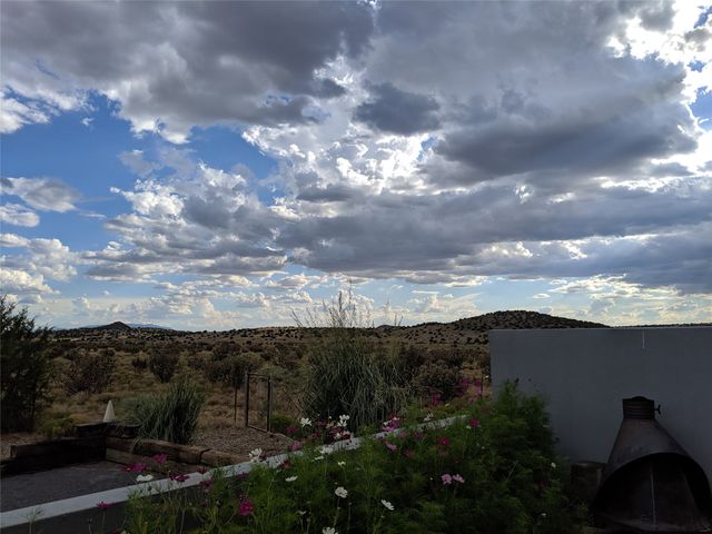 25 Camino Largo, Santa Fe, NM 87507