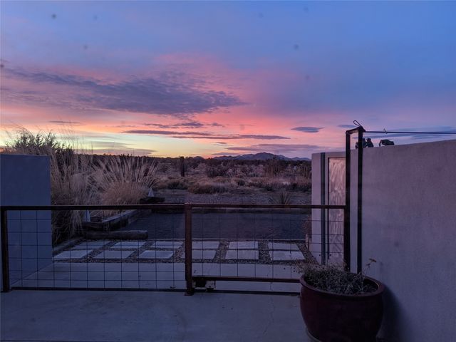 25 Camino Largo, Santa Fe, NM 87507