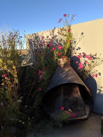 25 Camino Largo, Santa Fe, NM 87507