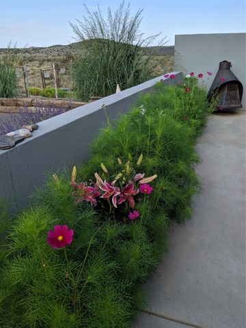 25 Camino Largo, Santa Fe, NM 87507