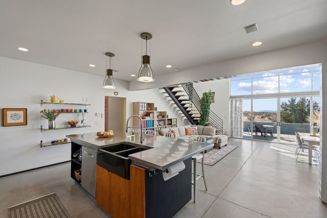 25 Camino Largo, Santa Fe, NM 87507