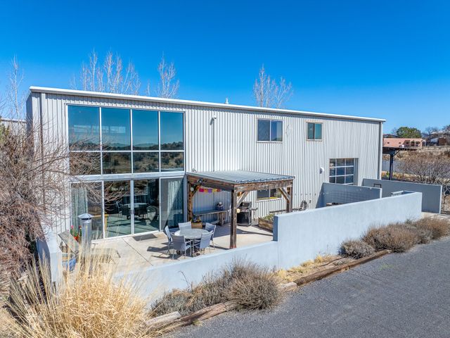 25 Camino Largo, Santa Fe, NM 87507