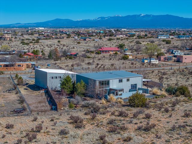 25 Camino Largo, Santa Fe, NM 87507