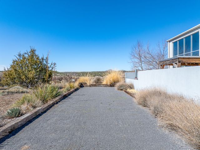 25 Camino Largo, Santa Fe, NM 87507