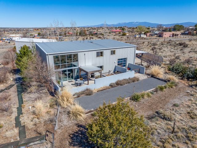 25 Camino Largo, Santa Fe, NM 87507
