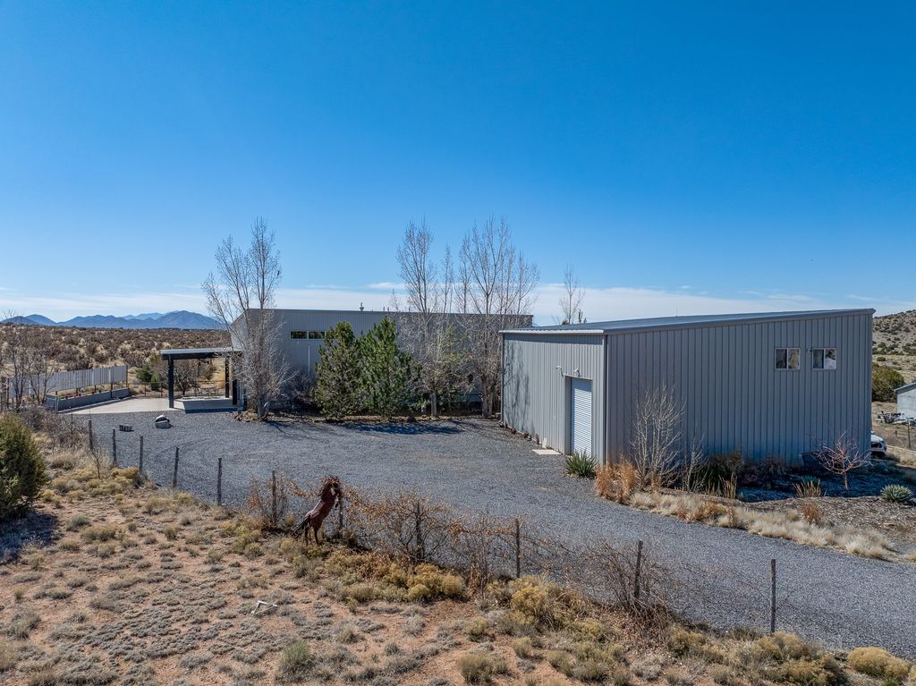 25 Camino Largo, Santa Fe, NM 87507