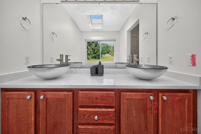 11909 Winston Circle, Forest Park, OH 45240