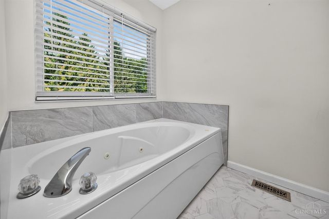 11909 Winston Circle, Forest Park, OH 45240