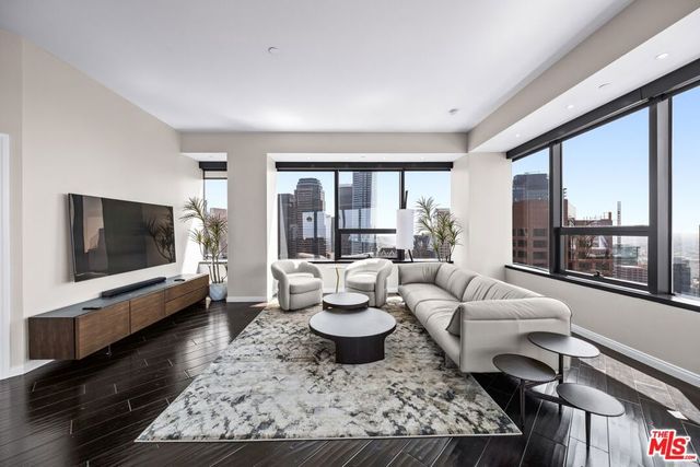 1100 Wilshire Boulevard 3208, Los Angeles, CA 90017