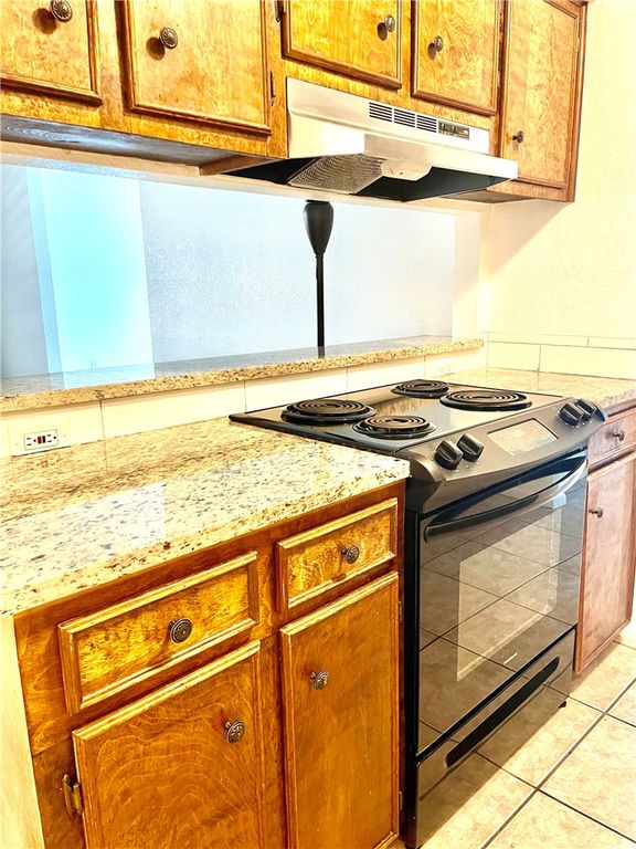 744 Alhambra Dr, Corpus Christi, TX 78418 — photo 4